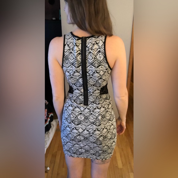 Black and white midi dress by Monteau. Size: S. Zipper works! - Picture 7 of 8